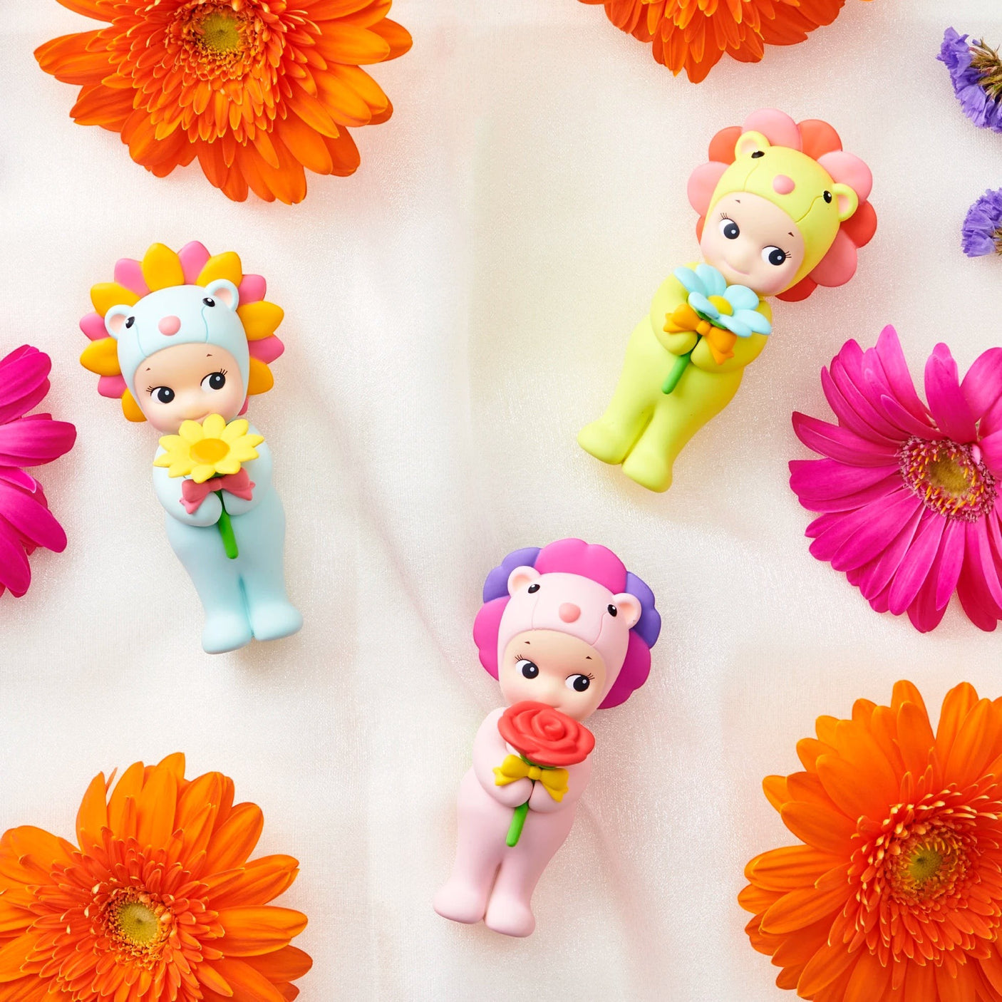 Set of flower-themed mini figures in pastel colors with daisies and bright flower petals