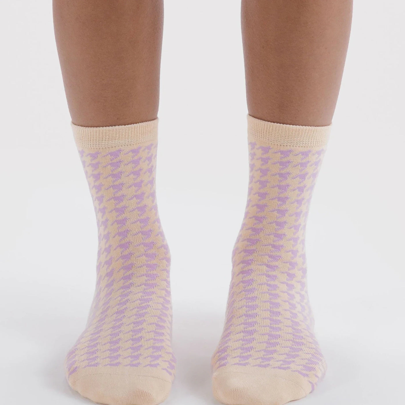 Crew socks with pink houndstooth pattern and tan ribbed cuffs