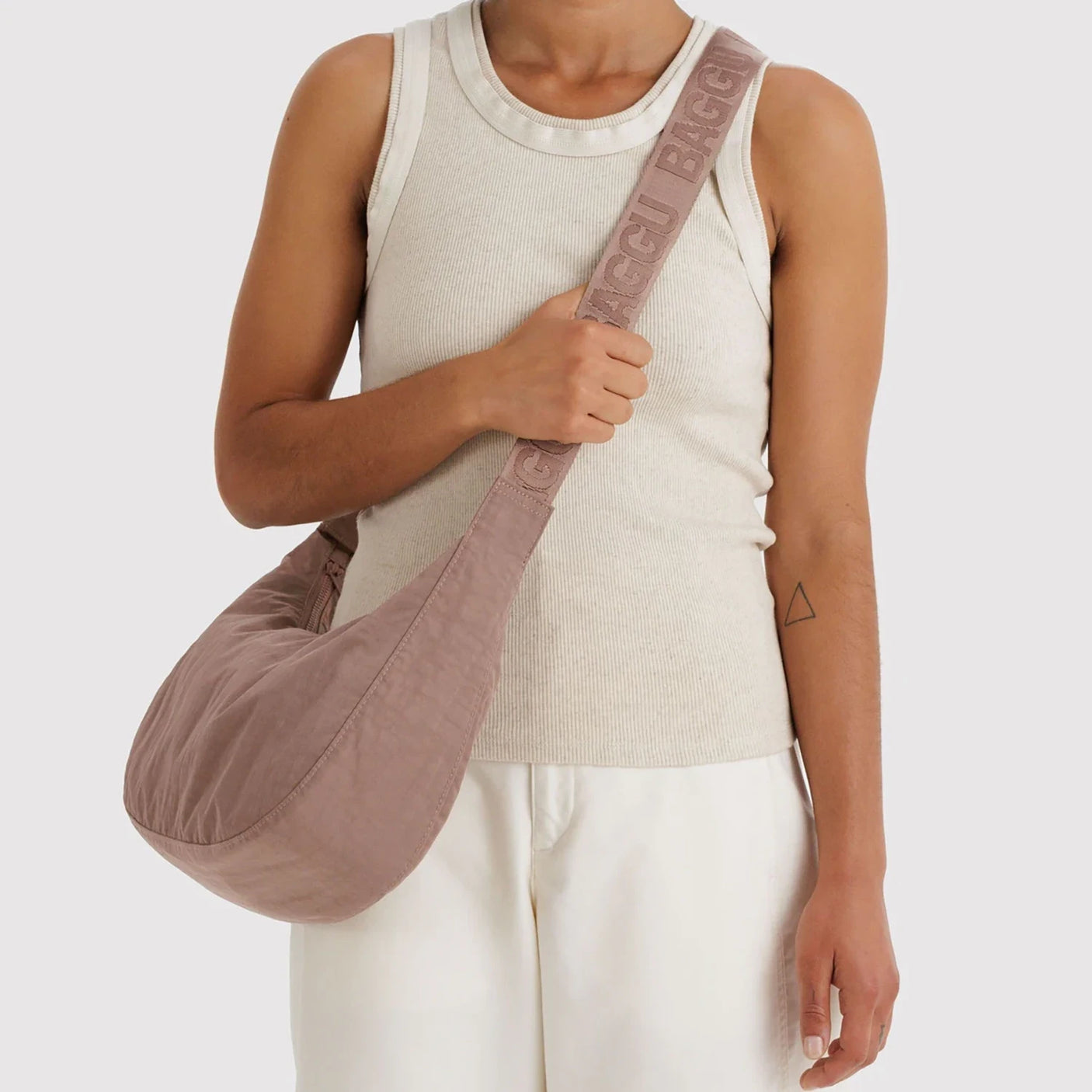 Baggu Medium Nylon Crescent Bag - Toasted Almond