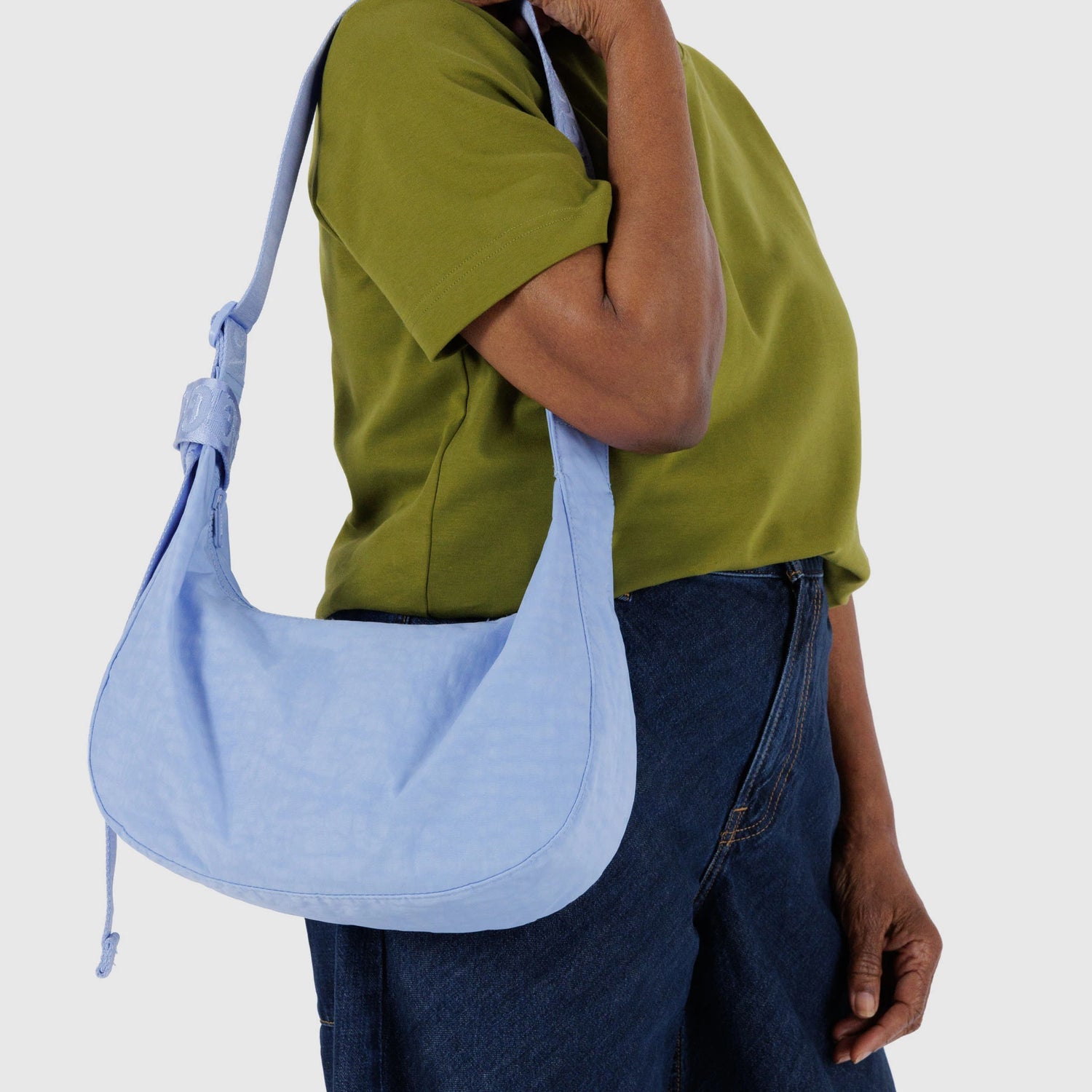 BAGGU ショルダーバッグ Medium Nylon Crescent Bagライトブルー Baggu Medium Nylon Crescent Bag - French Blue – Blink Box