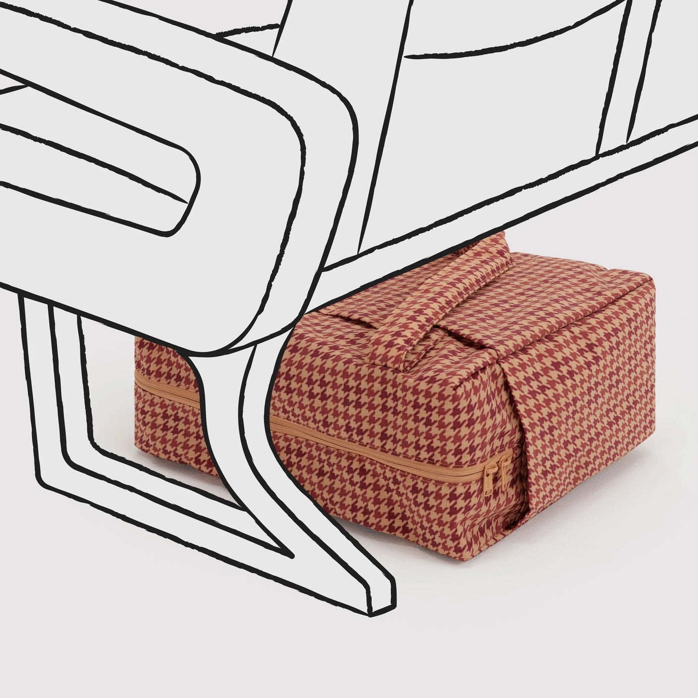 Houndstooth carry-on bag with cushioned top flap, tan and dark red pattern