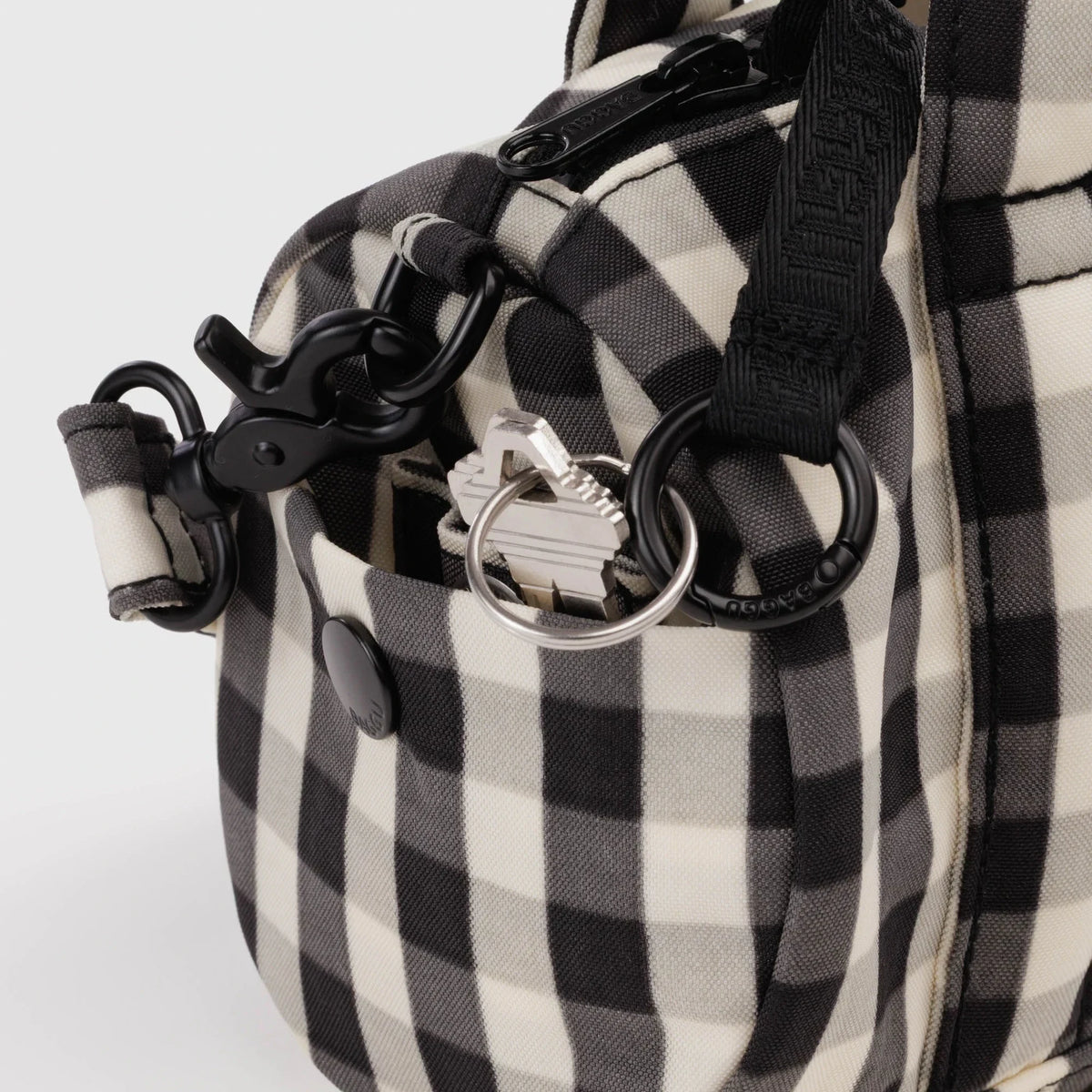 Duffel bag hardware: gingham fabric with carabiner clasp and strap clips