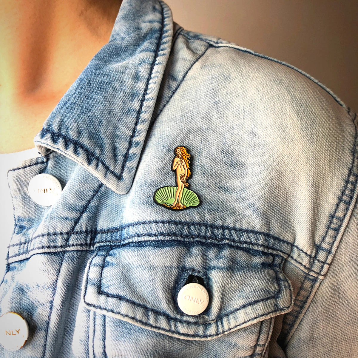 Enamel Pin Art - Botticelli Birth of Venus