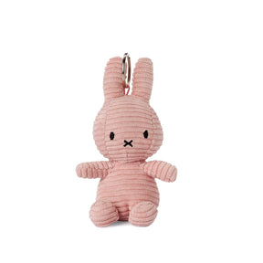 This eco-friendly Miffy Keychain Corduroy 10cm features a rabbit with a simple facial expression and long ears, in a dusty rose color.
