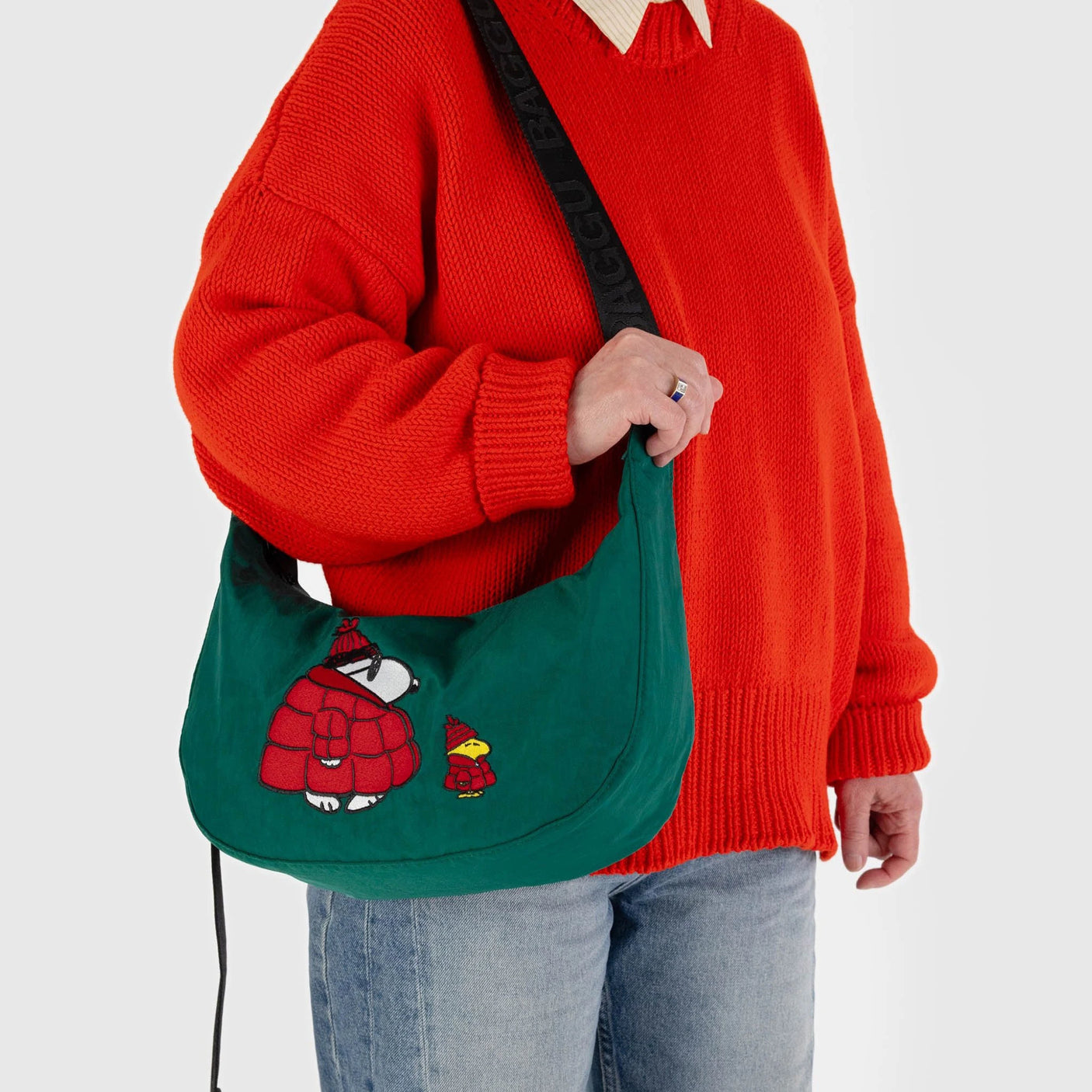 Baggu x Peanuts - Medium Crescent Bag Embroidered Snoopy