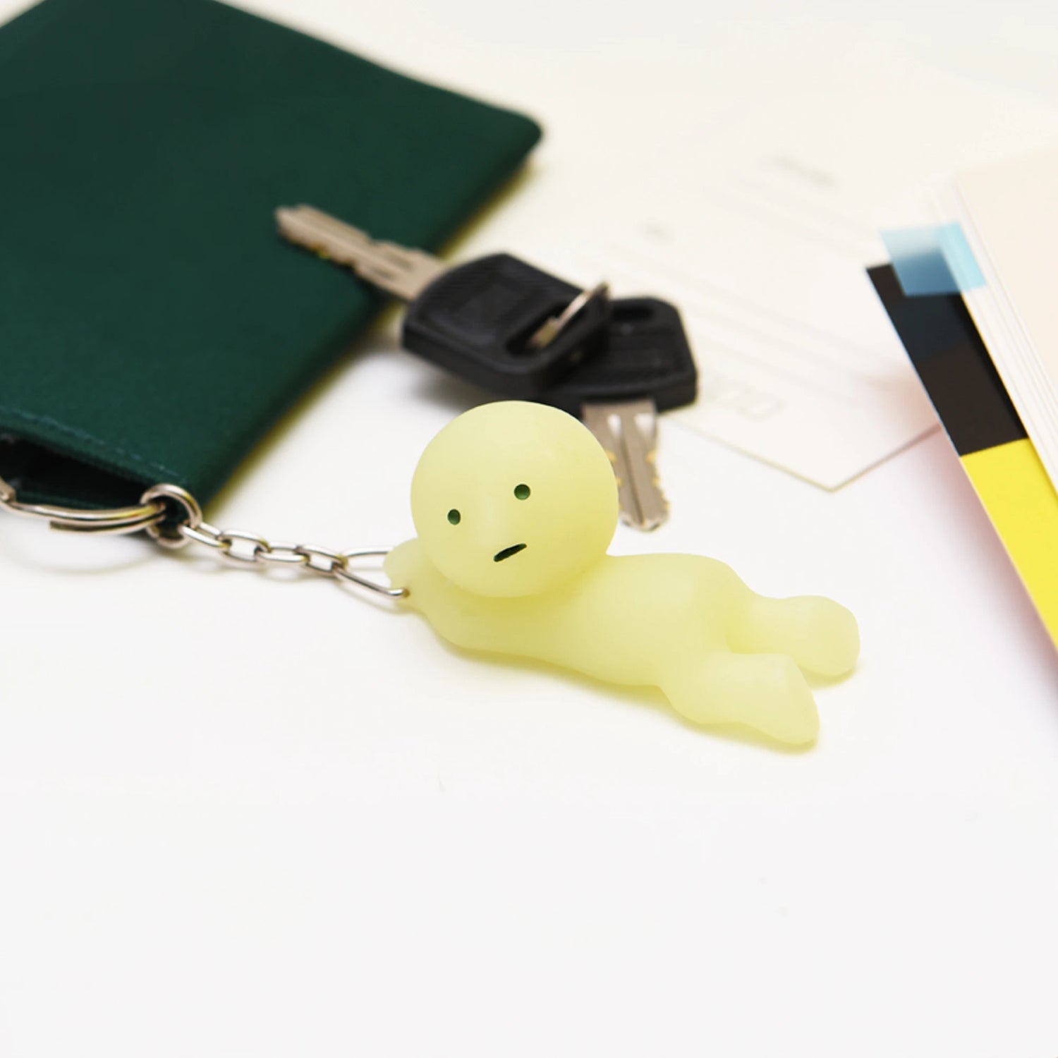 Smiski Keychain - Grabbing the key