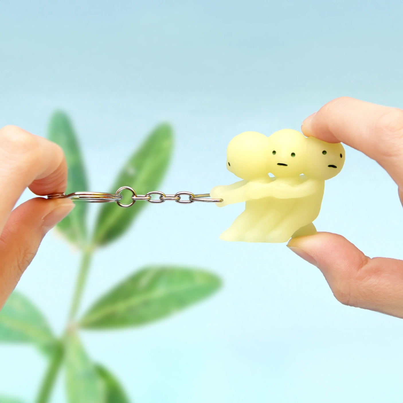 Smiski Keychain - Pulling the key Smiski Keychain - Pulling the key