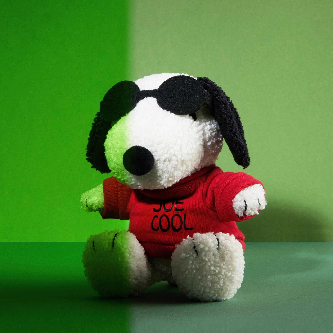 Snoopy Plush Joe Cool - 17cm