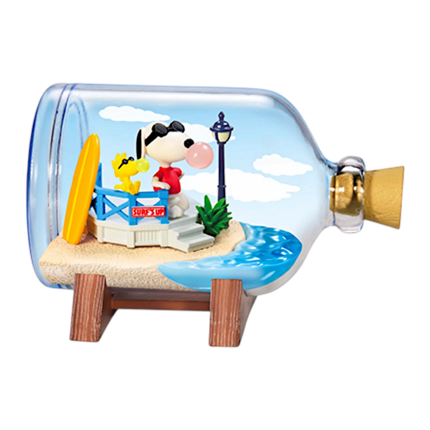 Beach scene glass terrarium with Snoopy and Woodstock, blue water and lamp, on stand