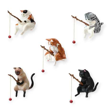 Cat enthusiasts will adore the Yell's Fishing Cats Blind Box - Vol 2. These five multicolored feline figurines, fishing rods in paw with red balls, are elegantly arranged in a circle, capturing the whimsical and charming essence of angling.